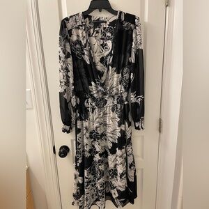Beautiful White House Black Market black and white dress size 12